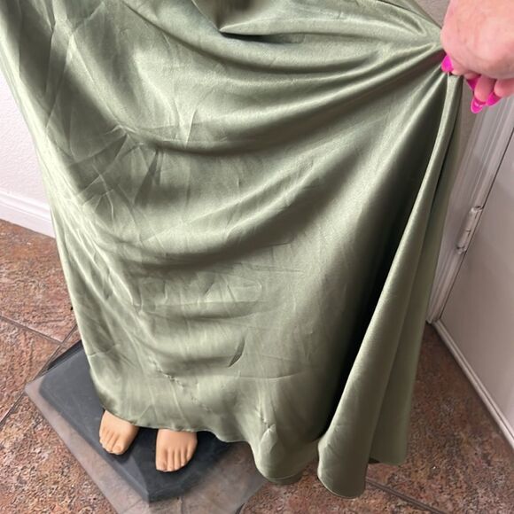 F.I.E.S.T.A FASHION Dress Sz Medium Formal Floral Embroided Beaded Sequin Gown - Picture 7 of 17